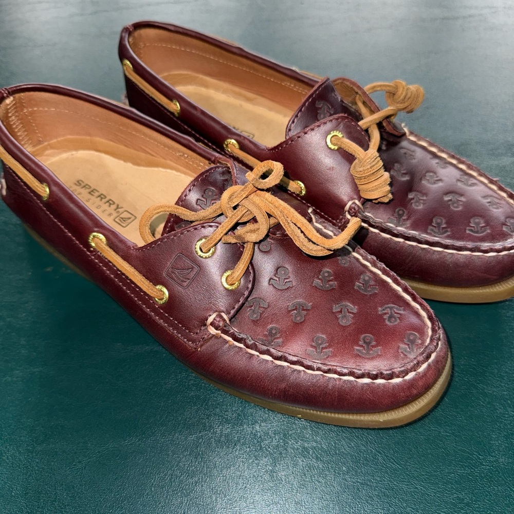 Vintage Sperry woman’s Burgundy Leather Boat Shoes - Anchor Embossed top-sided 9